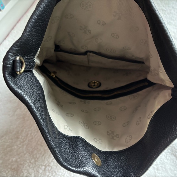 Tory Burch Amanda foldover crossbody bag - Picture 3 of 4